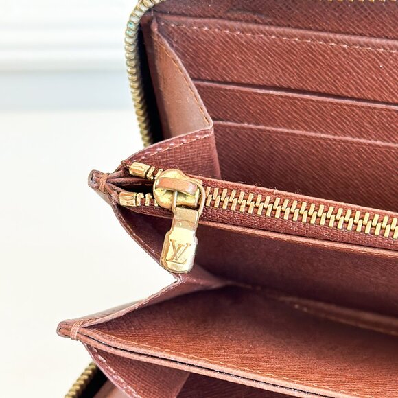 Louis Vuitton Monogram Zippy Wallet - Picture 12 of 16
